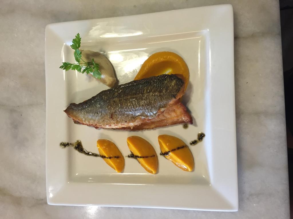 קולומבי-לה-דו-אגליז Logis Hotel La Grange Du Relais מראה חיצוני תמונה