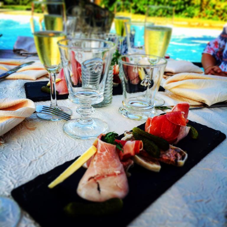 קולומבי-לה-דו-אגליז Logis Hotel La Grange Du Relais מראה חיצוני תמונה