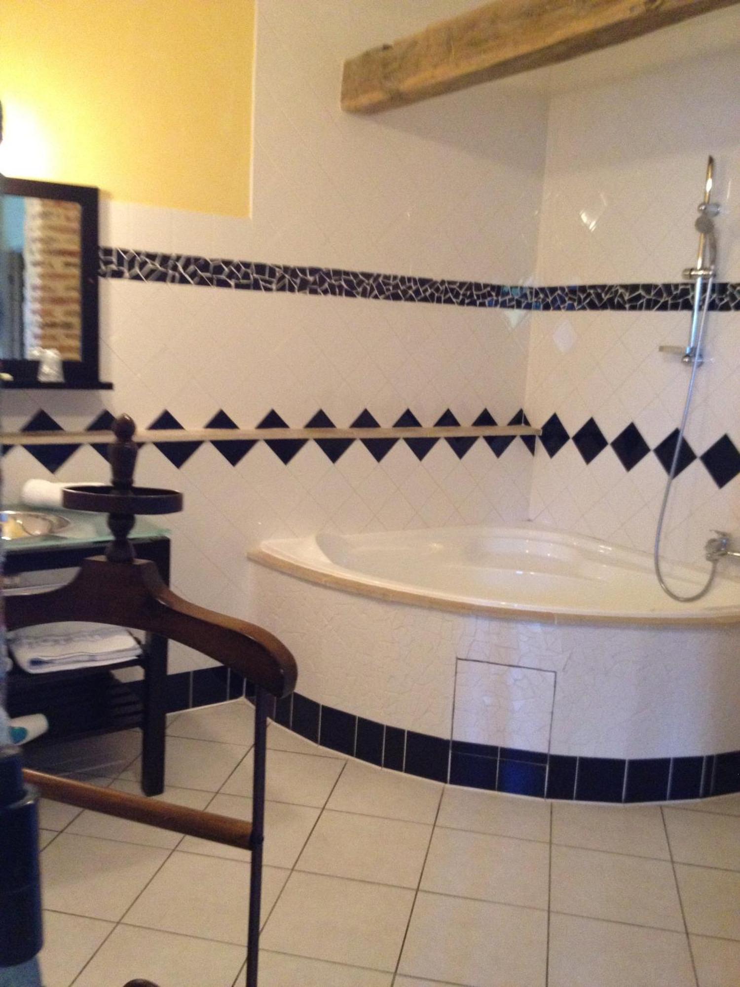 קולומבי-לה-דו-אגליז Logis Hotel La Grange Du Relais מראה חיצוני תמונה